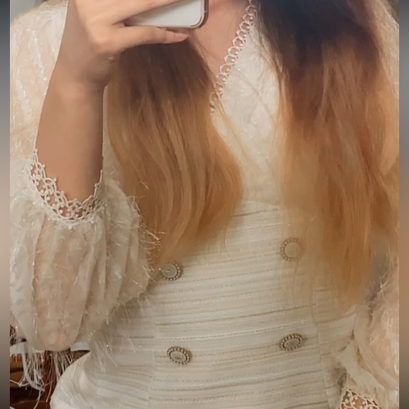 The white dress - Picture 2 of 2